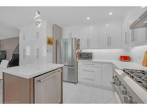 17 Michaela Crescent, Fonthill, ON - Indoor Photo Showing Kitchen