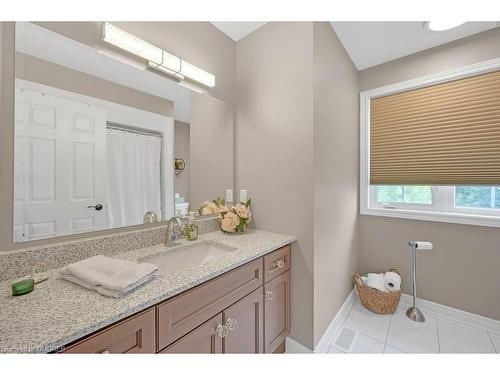 17 Michaela Crescent, Fonthill, ON - Indoor Photo Showing Bathroom