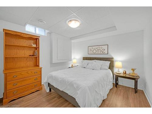 17 Michaela Crescent, Fonthill, ON - Indoor Photo Showing Bedroom