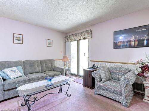 4252 Sugarbush Road, Mississauga, ON - Indoor Photo Showing Living Room