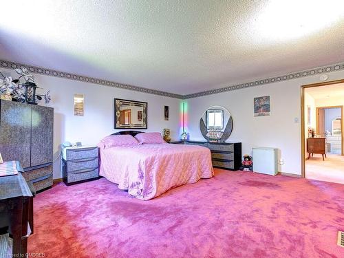 4252 Sugarbush Road, Mississauga, ON - Indoor Photo Showing Bedroom