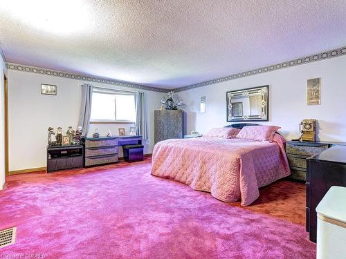 4252 Sugarbush Road, Mississauga, ON - Indoor Photo Showing Bedroom