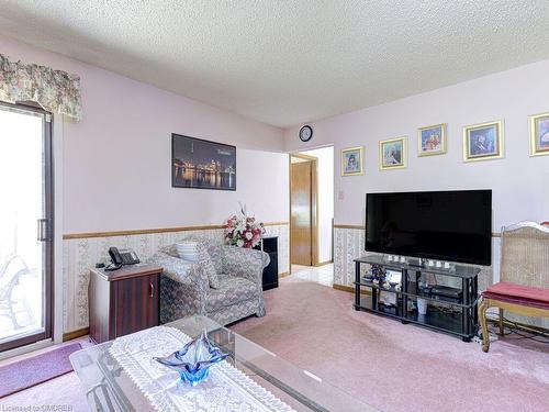 4252 Sugarbush Road, Mississauga, ON - Indoor Photo Showing Living Room