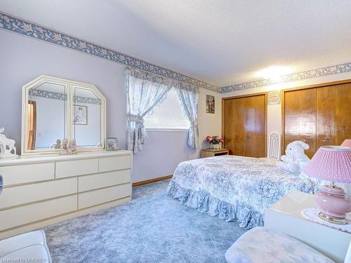 4252 Sugarbush Road, Mississauga, ON - Indoor Photo Showing Bedroom