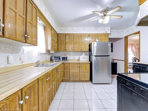 4252 Sugarbush Road, Mississauga, ON - Indoor Photo Showing Kitchen With Double Sink