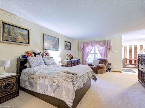 4252 Sugarbush Road, Mississauga, ON - Indoor Photo Showing Bedroom