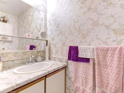 4252 Sugarbush Road, Mississauga, ON - Indoor Photo Showing Bathroom