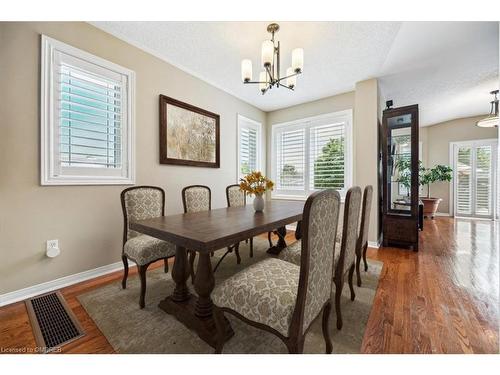 394 Stonetree Court, Mississauga, ON - Indoor Photo Showing Dining Room