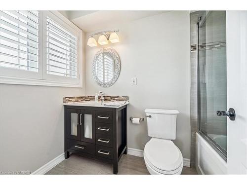 394 Stonetree Court, Mississauga, ON - Indoor Photo Showing Bathroom