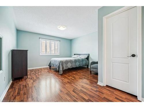 394 Stonetree Court, Mississauga, ON - Indoor Photo Showing Bedroom