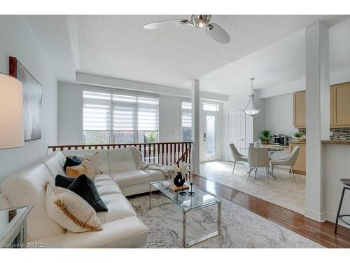 3004 Richview Boulevard, Oakville, ON - Indoor Photo Showing Living Room