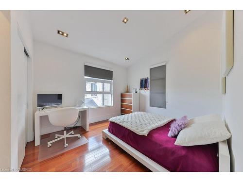 622 Kozel Court, Mississauga, ON - Indoor Photo Showing Bedroom