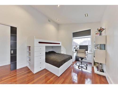 622 Kozel Court, Mississauga, ON - Indoor Photo Showing Bedroom