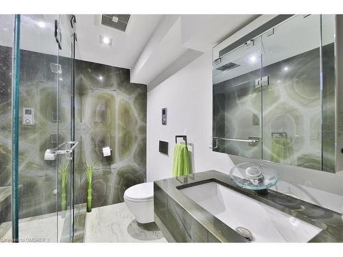 622 Kozel Court, Mississauga, ON - Indoor Photo Showing Bathroom