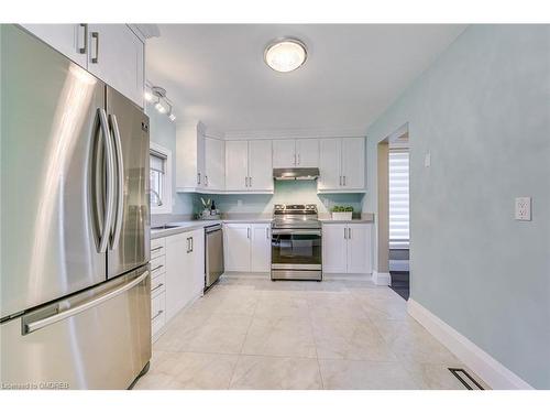 2362 Sinclair Circle, Burlington, ON - Indoor Photo Showing Kitchen