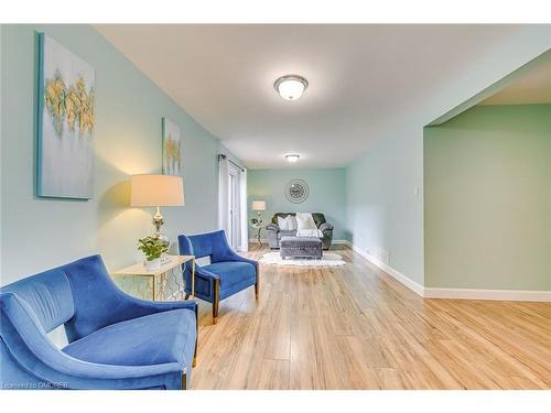 2362 Sinclair Circle, Burlington, ON - Indoor Photo Showing Living Room