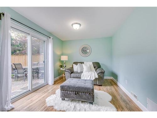 2362 Sinclair Circle, Burlington, ON - Indoor Photo Showing Bedroom