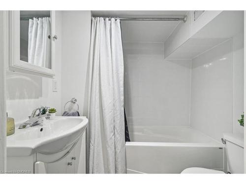 95 Eighth Street, Toronto, ON - Indoor Photo Showing Bathroom