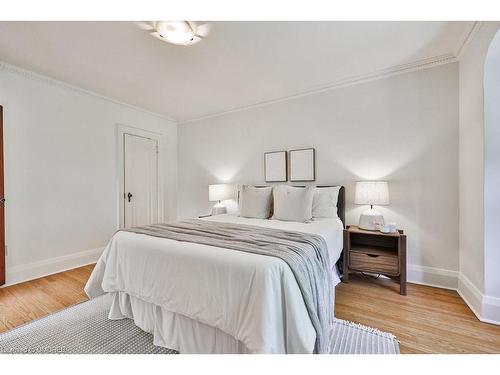 161 Chaplin Crescent, Toronto, ON - Indoor Photo Showing Bedroom