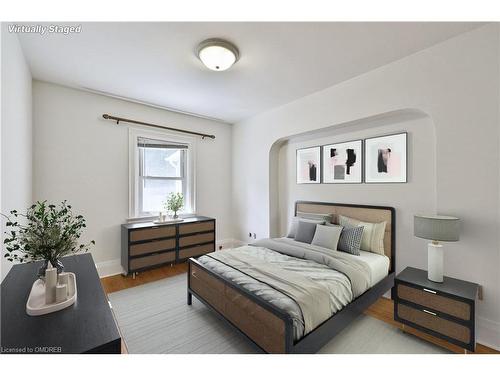 161 Chaplin Crescent, Toronto, ON - Indoor Photo Showing Bedroom