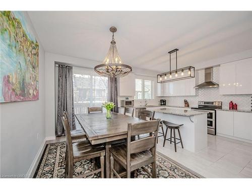 123 Stork Street, Oakville, ON - Indoor Photo Showing Living Room