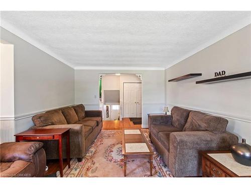 75 Maureen Avenue, Welland, ON - Indoor Photo Showing Living Room