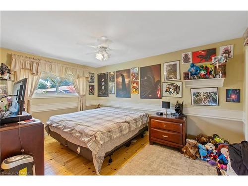 75 Maureen Avenue, Welland, ON - Indoor Photo Showing Bedroom