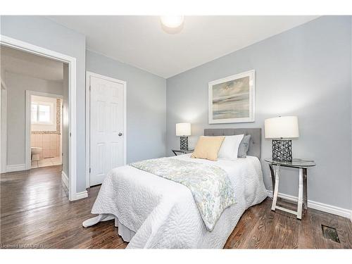 388 Appleby Line, Burlington, ON - Indoor Photo Showing Bedroom