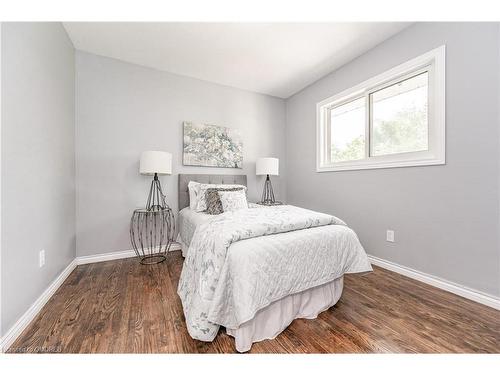 388 Appleby Line, Burlington, ON - Indoor Photo Showing Bedroom