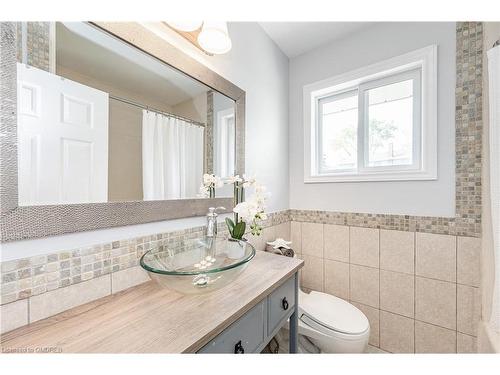 388 Appleby Line, Burlington, ON - Indoor Photo Showing Bathroom