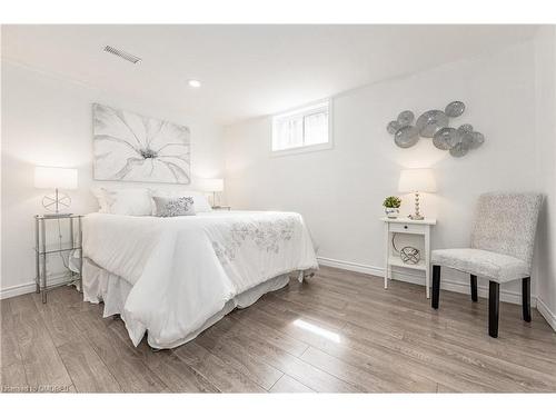 388 Appleby Line, Burlington, ON - Indoor Photo Showing Bedroom