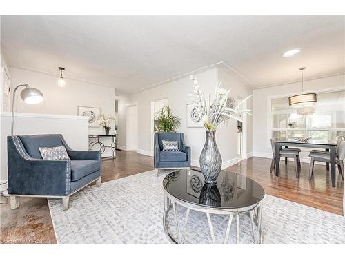 388 Appleby Line, Burlington, ON - Indoor Photo Showing Living Room