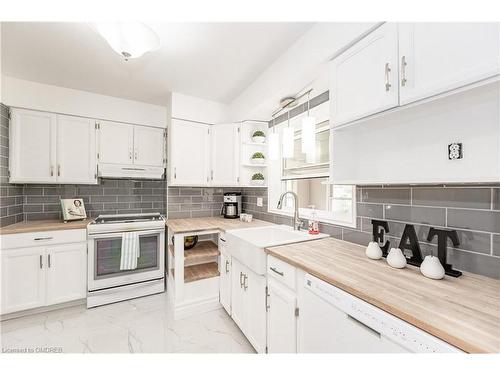 388 Appleby Line, Burlington, ON - Indoor Photo Showing Kitchen