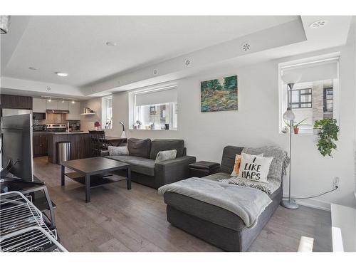 416-1141 Cooke Boulevard, Burlington, ON - Indoor Photo Showing Living Room