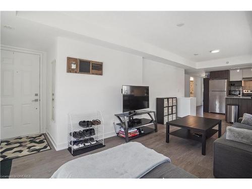 416-1141 Cooke Boulevard, Burlington, ON - Indoor Photo Showing Living Room