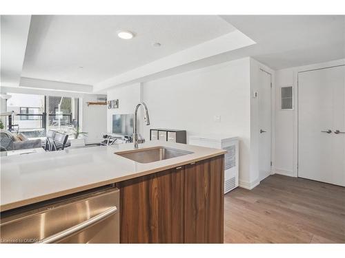 416-1141 Cooke Boulevard, Burlington, ON - Indoor Photo Showing Kitchen