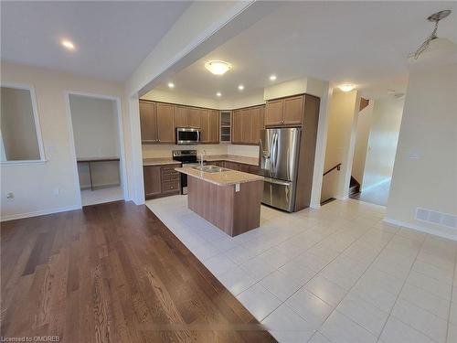 7989 Odell Crescent, Niagara Falls, ON - Indoor Photo Showing Kitchen