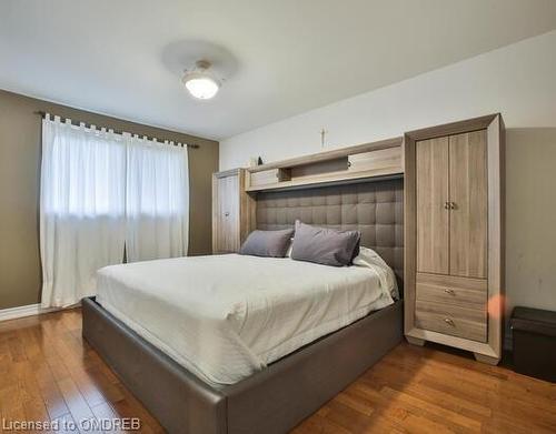 Upper-943 Blairholme Avenue, Mississauga, ON - Indoor Photo Showing Bedroom