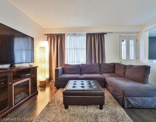 Upper-943 Blairholme Avenue, Mississauga, ON - Indoor Photo Showing Living Room