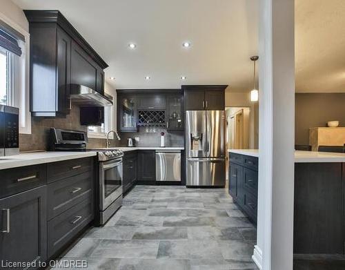 Upper-943 Blairholme Avenue, Mississauga, ON - Indoor Photo Showing Kitchen With Upgraded Kitchen