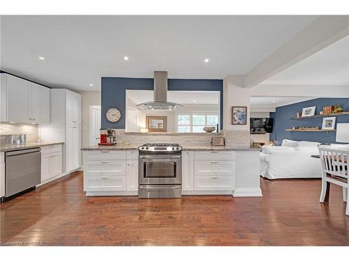 905 Cloverleaf Drive, Burlington, ON - Indoor Photo Showing Kitchen With Upgraded Kitchen