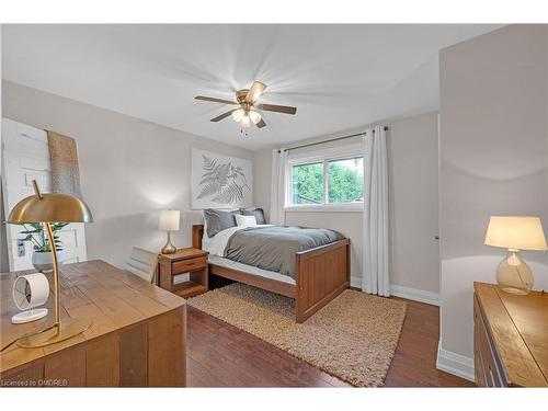 905 Cloverleaf Drive, Burlington, ON - Indoor Photo Showing Bedroom