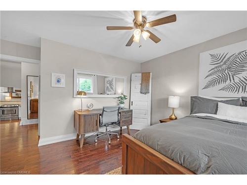 905 Cloverleaf Drive, Burlington, ON - Indoor Photo Showing Bedroom