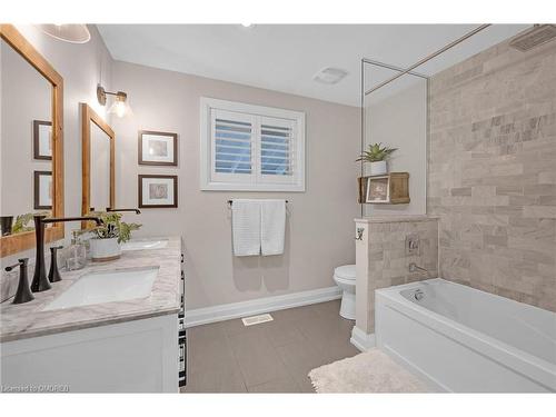 905 Cloverleaf Drive, Burlington, ON - Indoor Photo Showing Bathroom