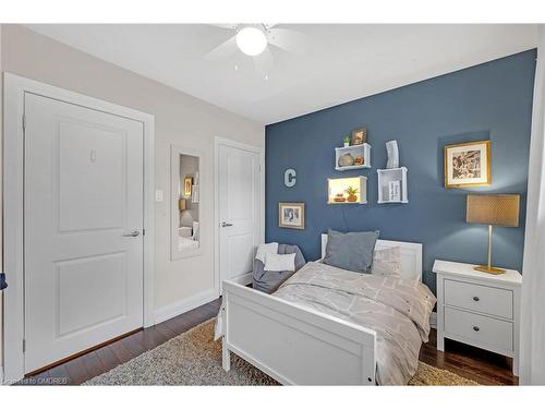 905 Cloverleaf Drive, Burlington, ON - Indoor Photo Showing Bedroom