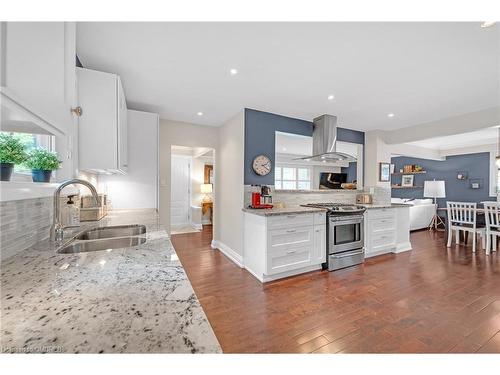 905 Cloverleaf Drive, Burlington, ON - Indoor Photo Showing Kitchen With Double Sink With Upgraded Kitchen