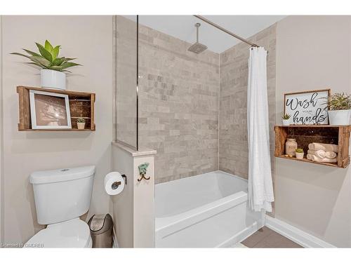 905 Cloverleaf Drive, Burlington, ON - Indoor Photo Showing Bathroom