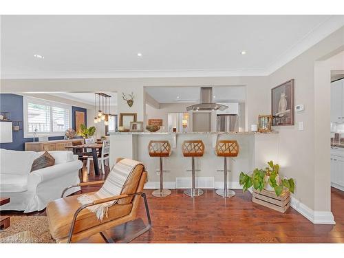 905 Cloverleaf Drive, Burlington, ON - Indoor Photo Showing Living Room