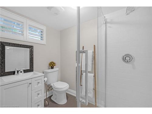 905 Cloverleaf Drive, Burlington, ON - Indoor Photo Showing Bathroom