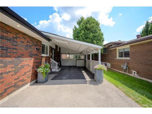 905 Cloverleaf Drive, Burlington, ON - Outdoor With Exterior